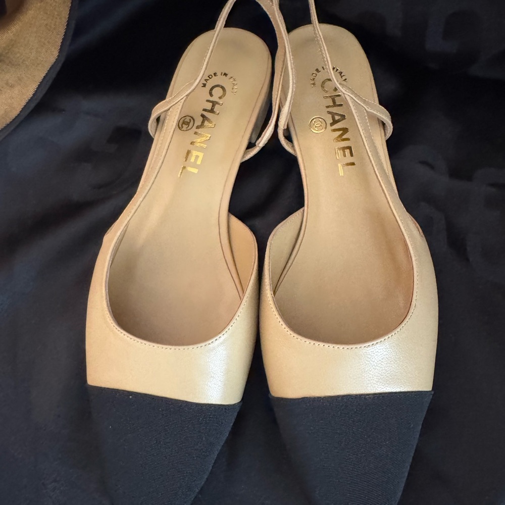 DO NOT BUY - Chanel Beige and Black Women's Platform Shoes with Logo Detail